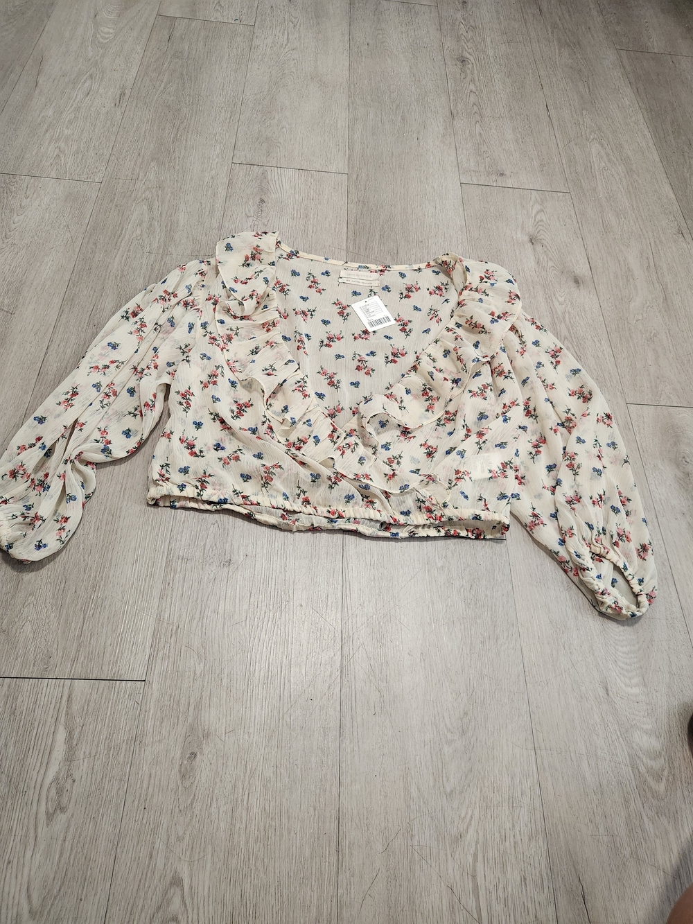NWT Urban Outfitters Floral Ruffle Wrap Crop Top M
​
